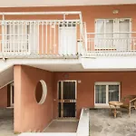 Cozy Flat, 150 Meters From The Sea *